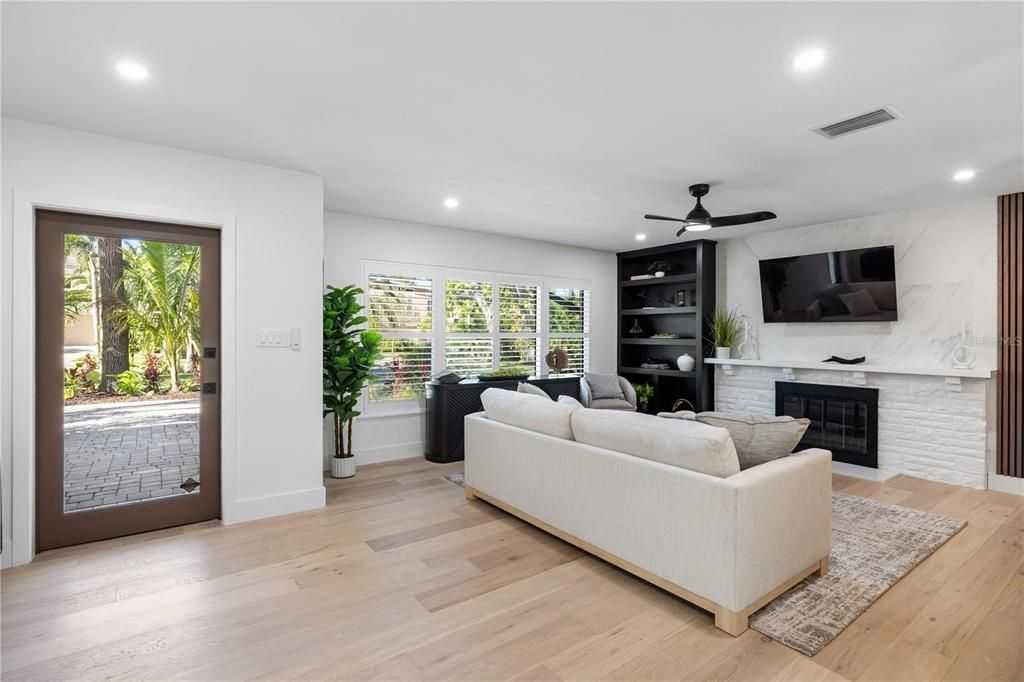 Activo con contrato: $1,890,000 (3 camas, 3 baños, 2529 Pies cuadrados)