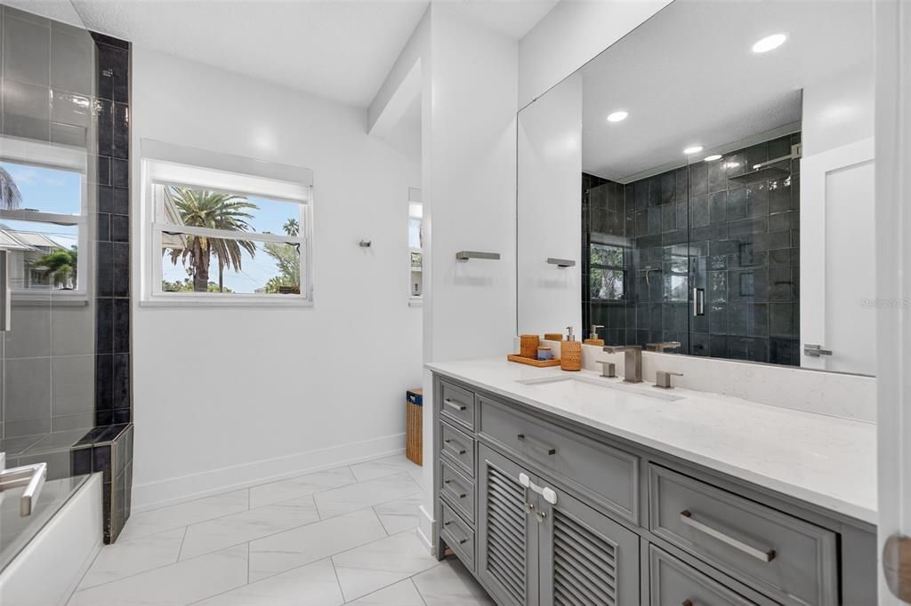 Activo con contrato: $1,125,000 (3 camas, 2 baños, 1807 Pies cuadrados)