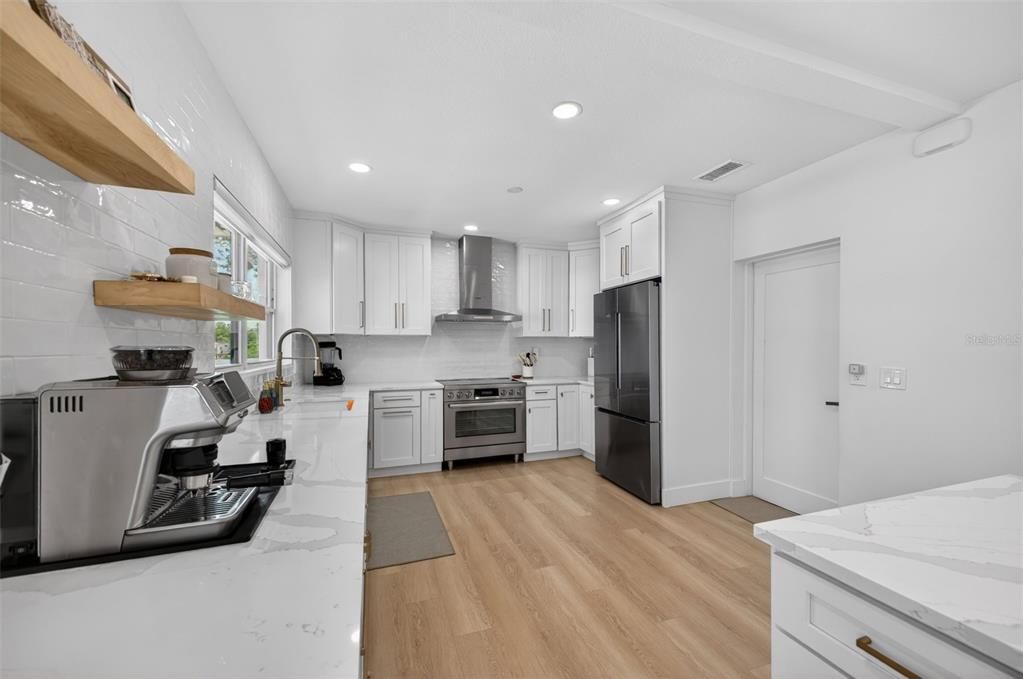 Activo con contrato: $1,125,000 (3 camas, 2 baños, 1807 Pies cuadrados)