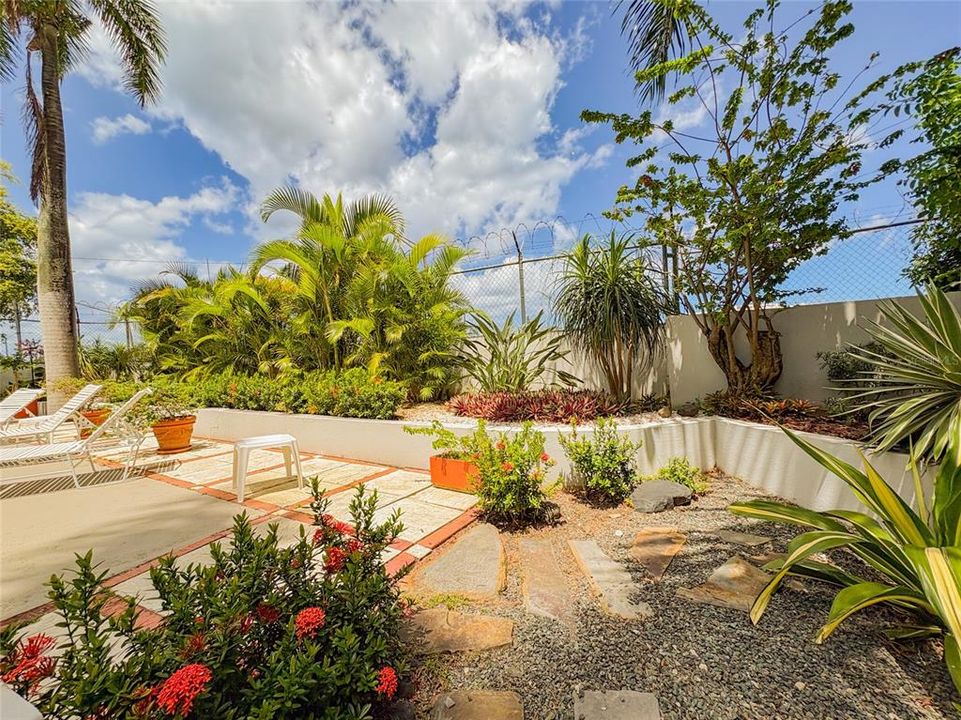 出租: $3,200 (3 贝兹, 2 浴室, 1605 平方英尺)