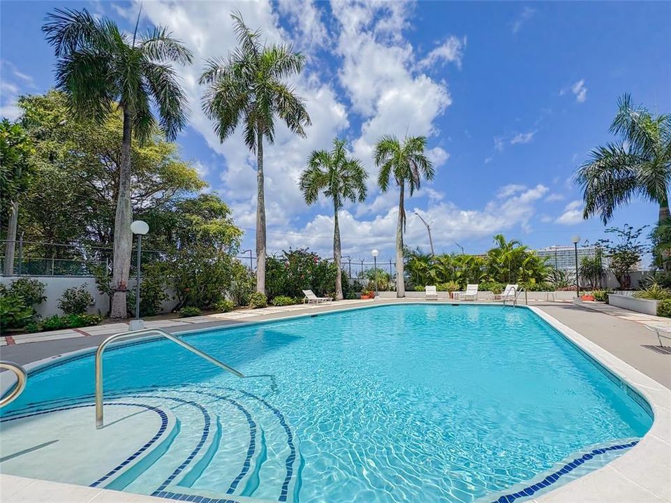 出租: $3,200 (3 贝兹, 2 浴室, 1605 平方英尺)