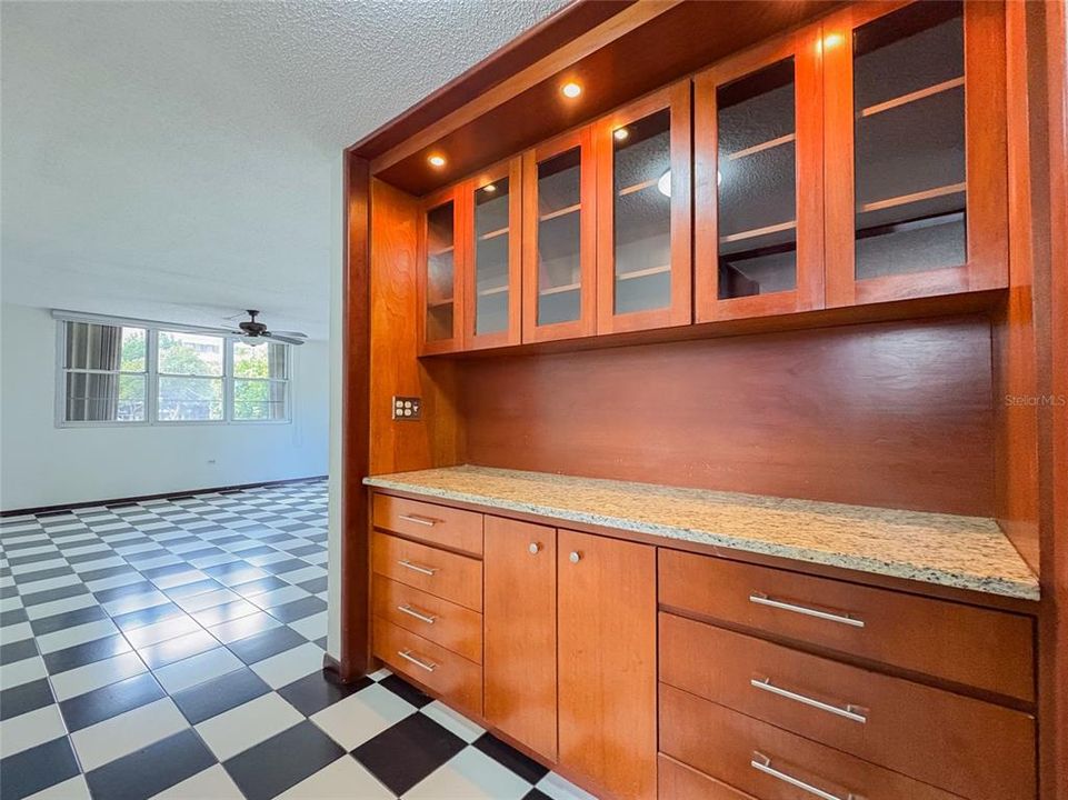 出租: $3,200 (3 贝兹, 2 浴室, 1605 平方英尺)