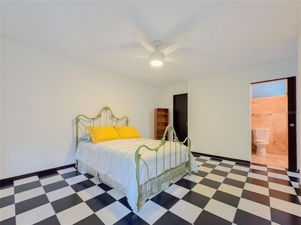 出租: $3,200 (3 贝兹, 2 浴室, 1605 平方英尺)