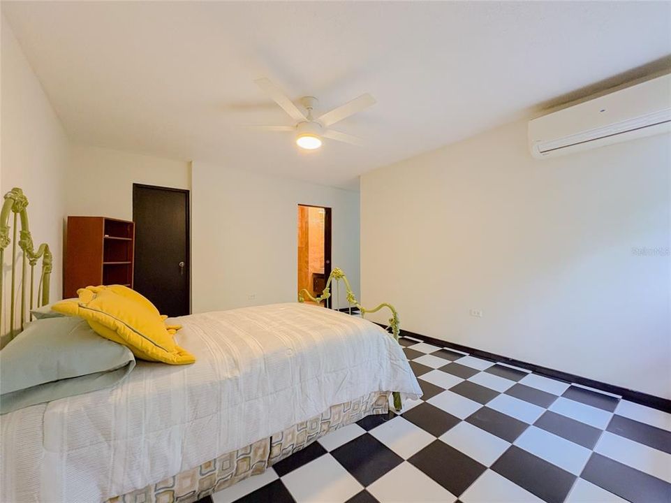 出租: $3,200 (3 贝兹, 2 浴室, 1605 平方英尺)