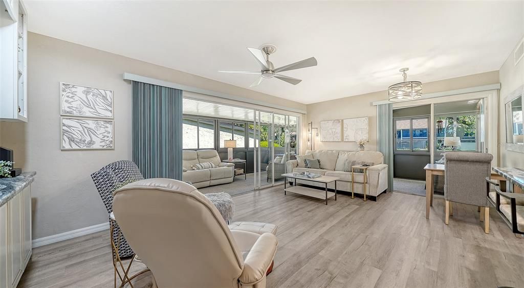 出租: $2,600 (2 贝兹, 2 浴室, 990 平方英尺)