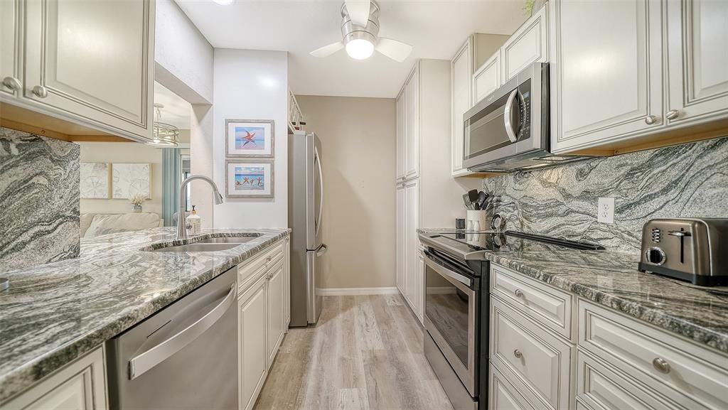 出租: $2,600 (2 贝兹, 2 浴室, 990 平方英尺)