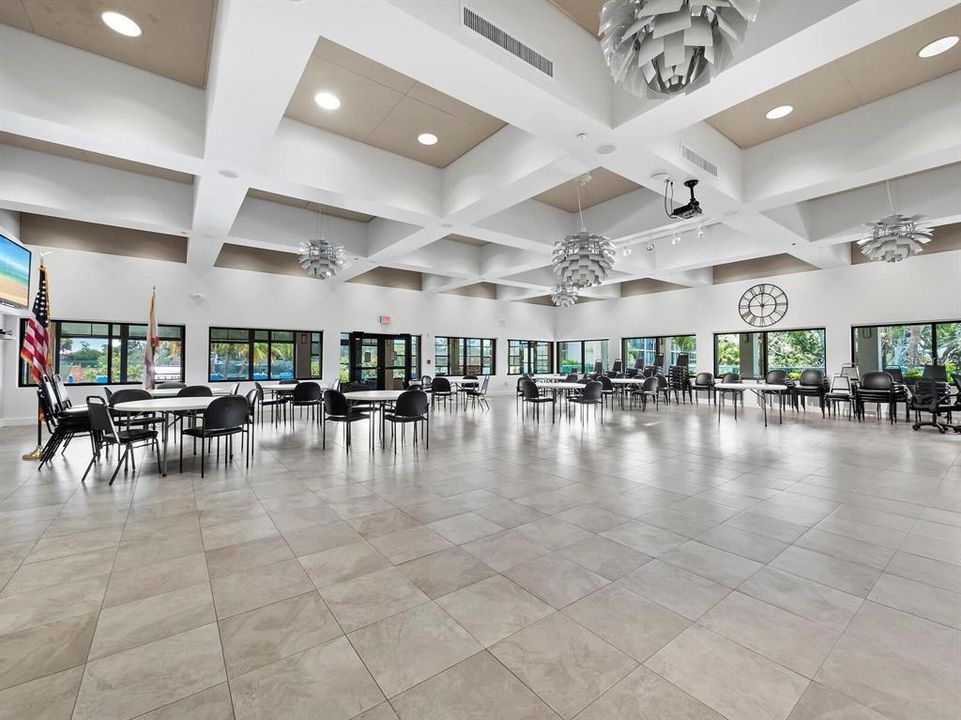 出租: $2,600 (2 贝兹, 2 浴室, 990 平方英尺)