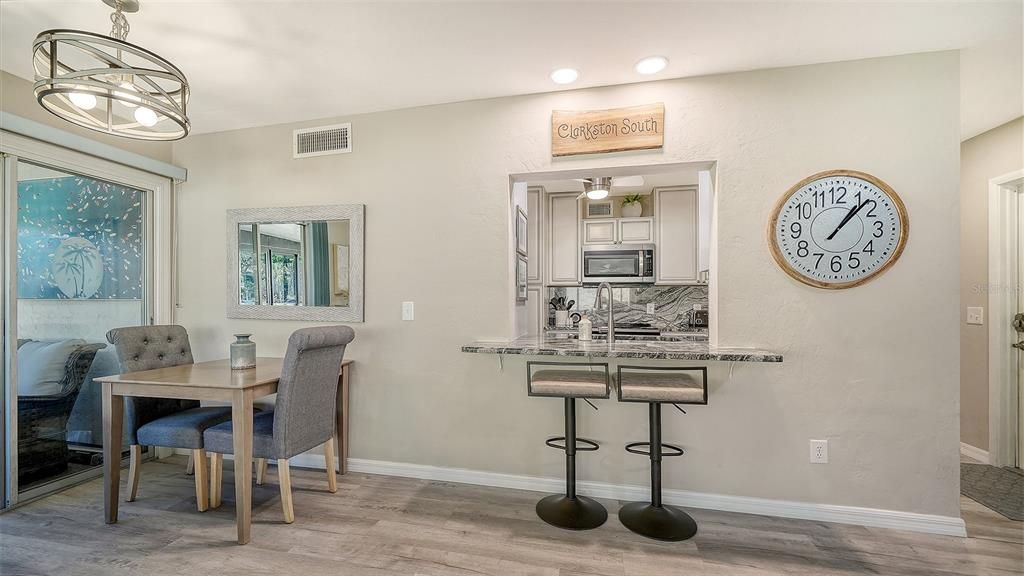 出租: $2,600 (2 贝兹, 2 浴室, 990 平方英尺)