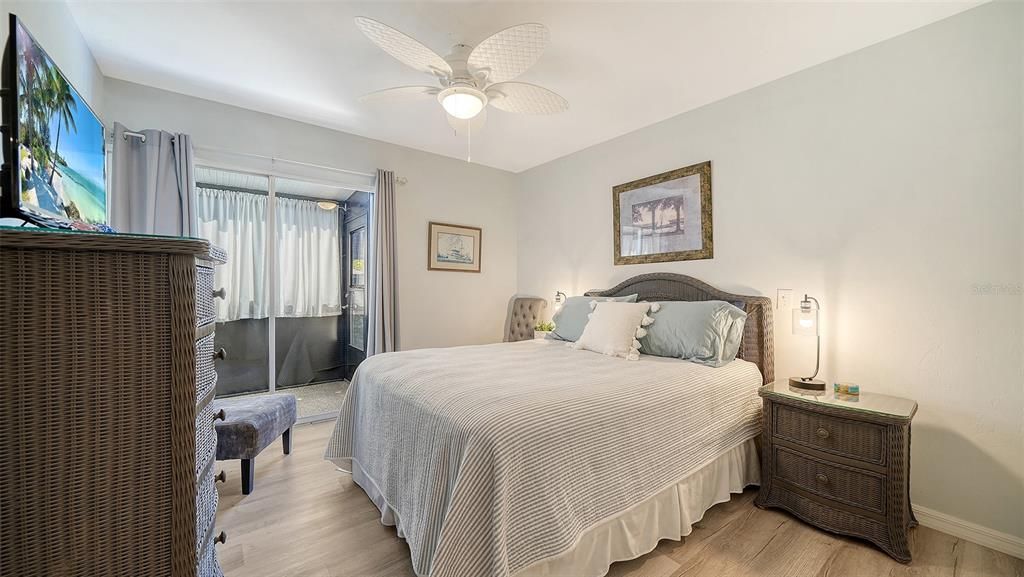 出租: $2,600 (2 贝兹, 2 浴室, 990 平方英尺)