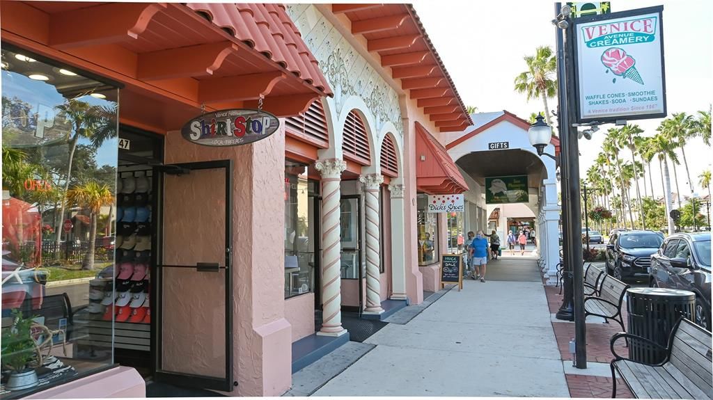 出租: $2,600 (2 贝兹, 2 浴室, 990 平方英尺)