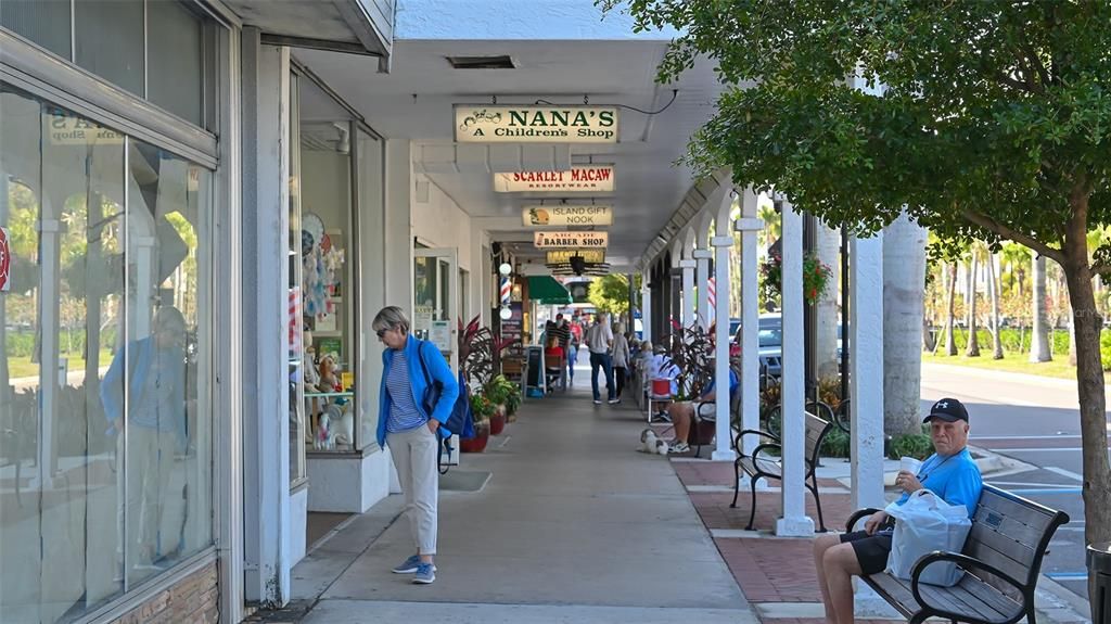 出租: $2,600 (2 贝兹, 2 浴室, 990 平方英尺)