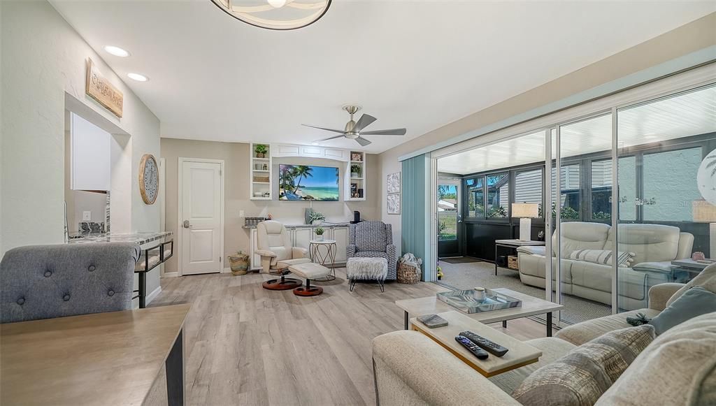 出租: $2,600 (2 贝兹, 2 浴室, 990 平方英尺)