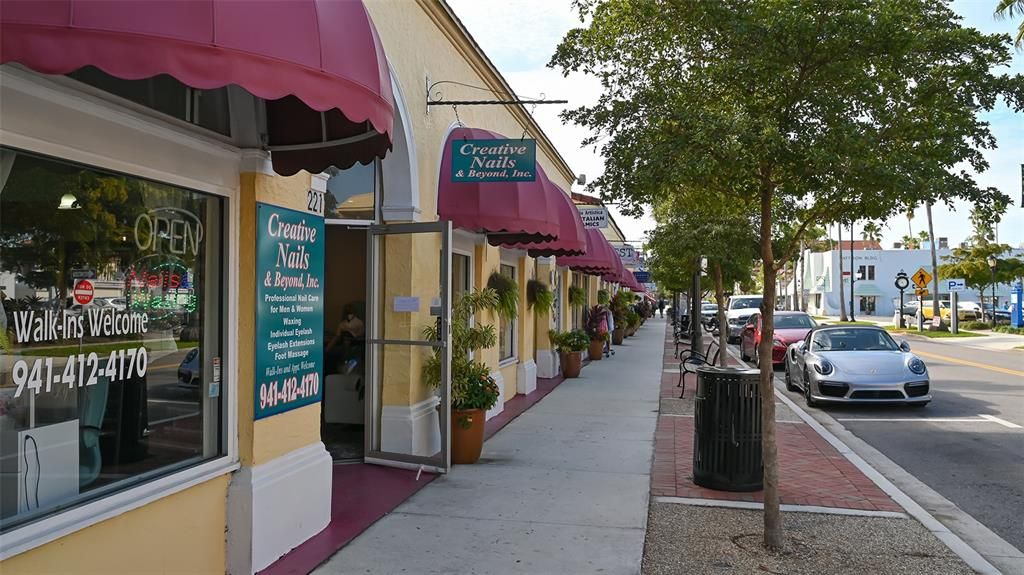 出租: $2,600 (2 贝兹, 2 浴室, 990 平方英尺)