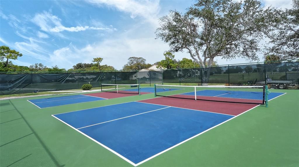 出租: $2,600 (2 贝兹, 2 浴室, 990 平方英尺)