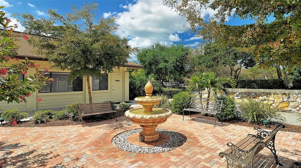 出租: $2,600 (2 贝兹, 2 浴室, 990 平方英尺)