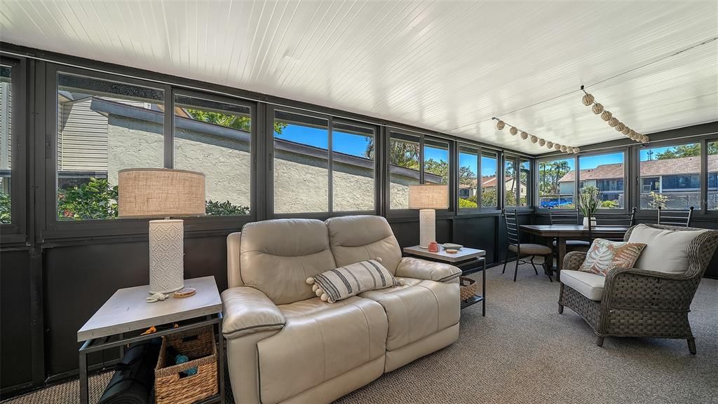 出租: $2,600 (2 贝兹, 2 浴室, 990 平方英尺)