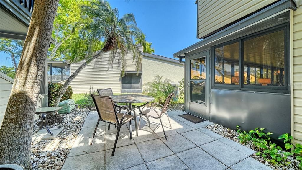 出租: $2,600 (2 贝兹, 2 浴室, 990 平方英尺)