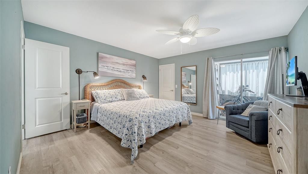 出租: $2,600 (2 贝兹, 2 浴室, 990 平方英尺)