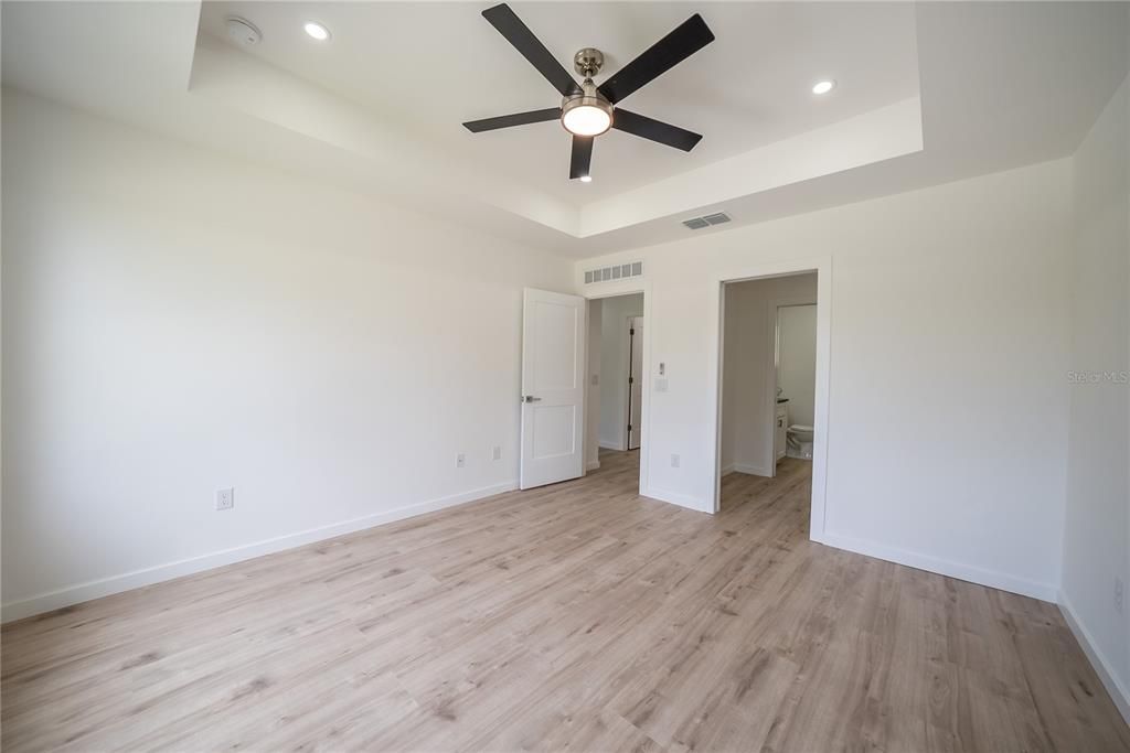 For Sale: $249,900 (2 beds, 2 baths, 1200 Square Feet)