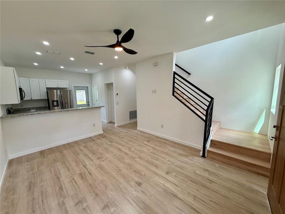 For Sale: $249,900 (2 beds, 2 baths, 1200 Square Feet)