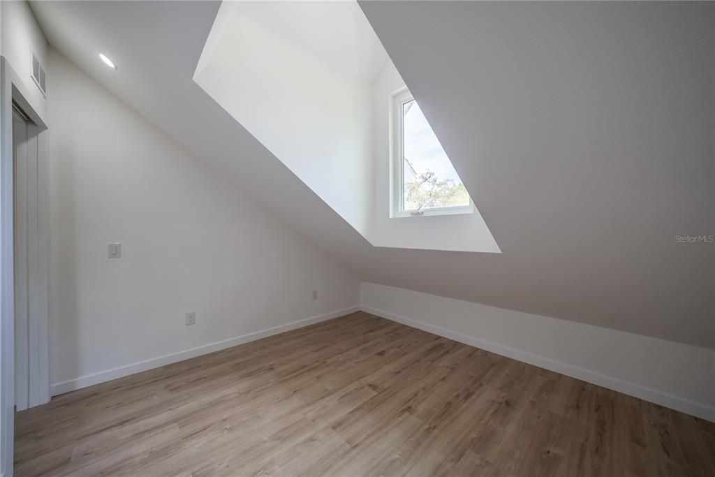 For Sale: $249,900 (2 beds, 2 baths, 1200 Square Feet)