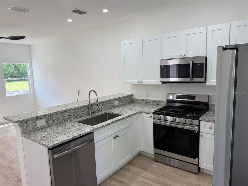 For Sale: $249,900 (2 beds, 2 baths, 1200 Square Feet)