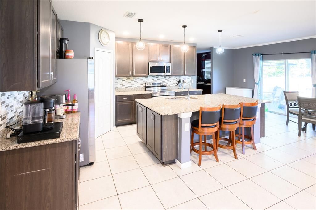 Active With Contract: $445,000 (6 beds, 2 baths, 3115 Square Feet)
