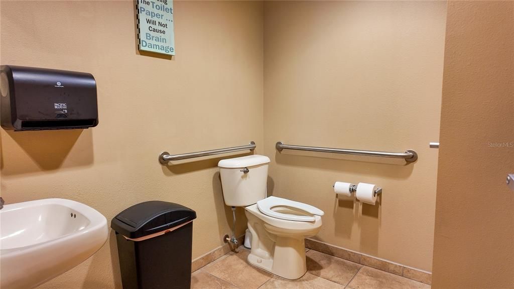 На продажу: $1,100,000 (0 спален, 0 ванн, 4700 Квадратных фут)