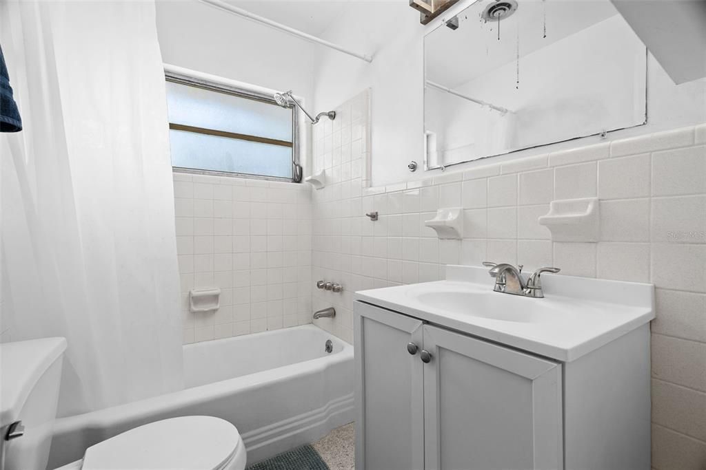 For Sale: $1,495,000 (2 beds, 2 baths, 1082 Square Feet)