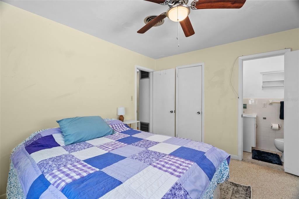 For Sale: $1,495,000 (2 beds, 2 baths, 1082 Square Feet)