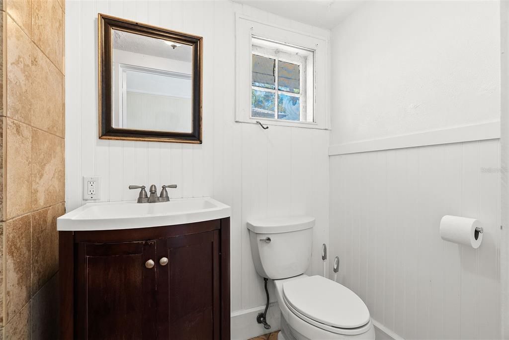 For Sale: $1,495,000 (2 beds, 2 baths, 1082 Square Feet)