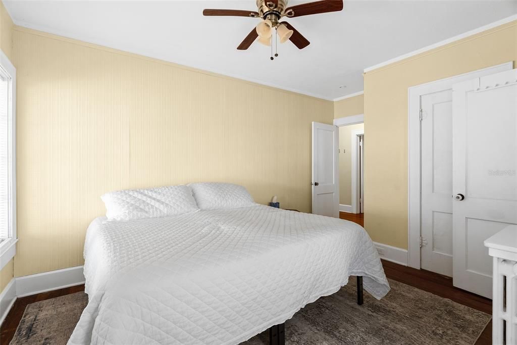 For Sale: $1,495,000 (2 beds, 2 baths, 1082 Square Feet)