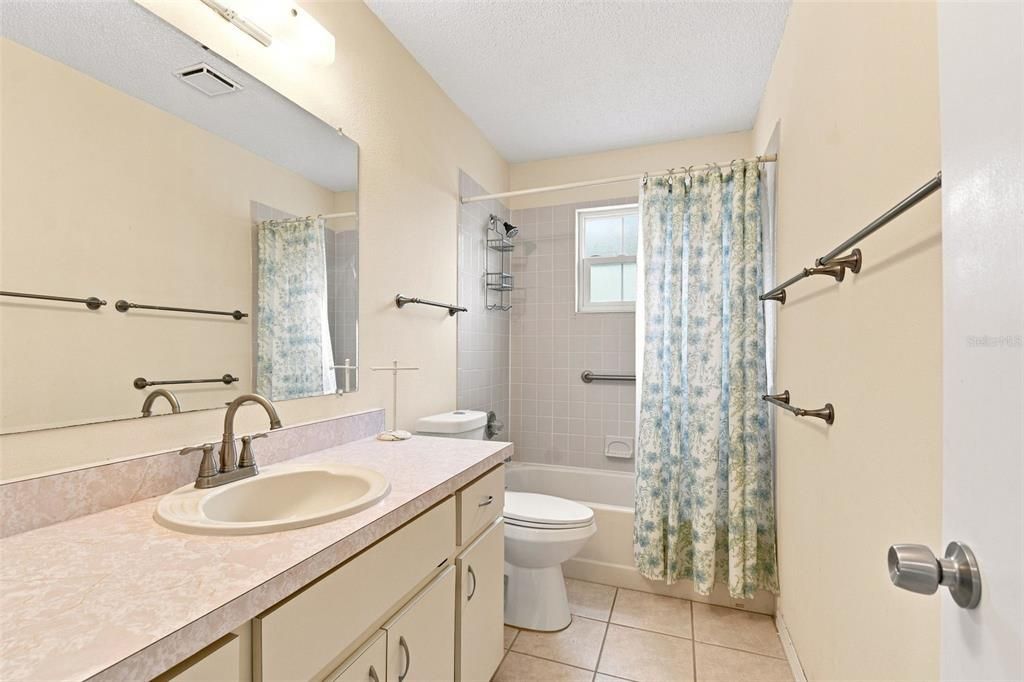 For Sale: $299,999 (3 beds, 2 baths, 1392 Square Feet)