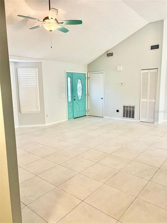 For Sale: $319,000 (3 beds, 2 baths, 1392 Square Feet)