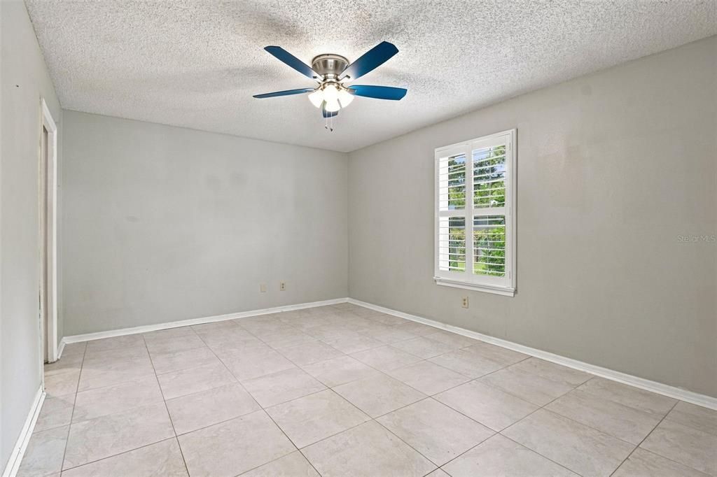 For Sale: $299,999 (3 beds, 2 baths, 1392 Square Feet)