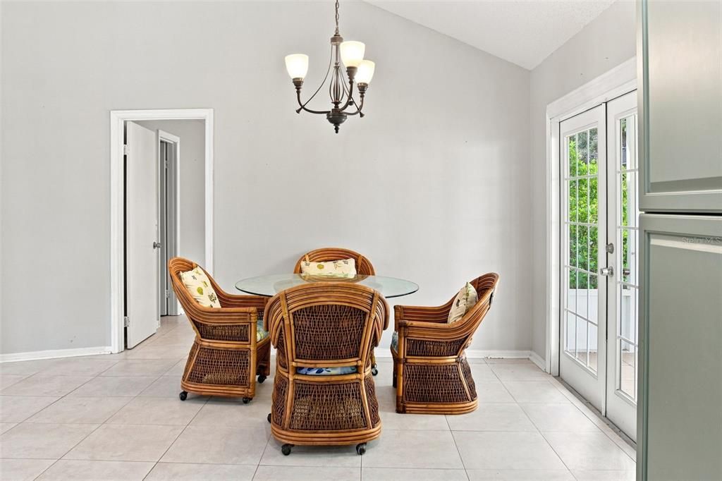 For Sale: $299,999 (3 beds, 2 baths, 1392 Square Feet)