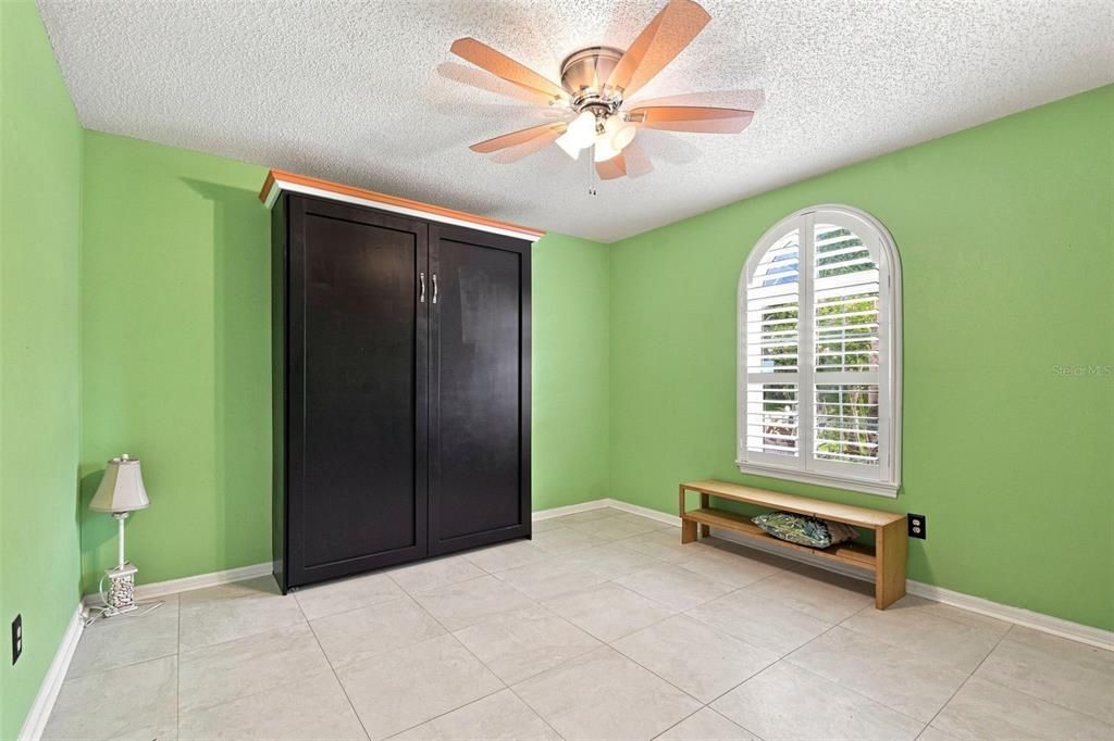 For Sale: $299,999 (3 beds, 2 baths, 1392 Square Feet)