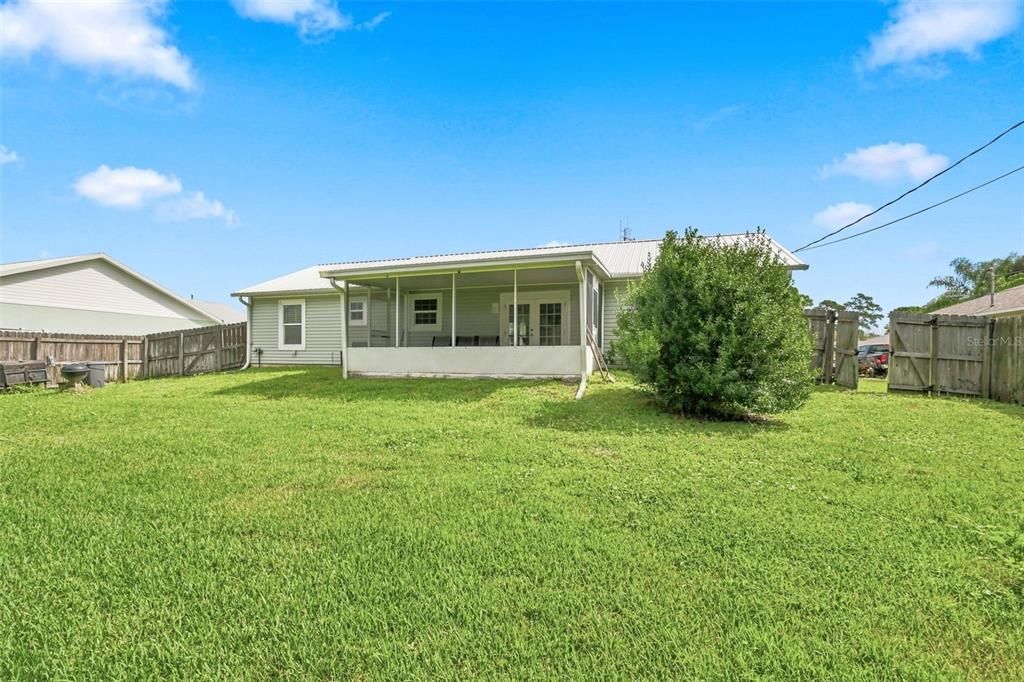 For Sale: $299,999 (3 beds, 2 baths, 1392 Square Feet)
