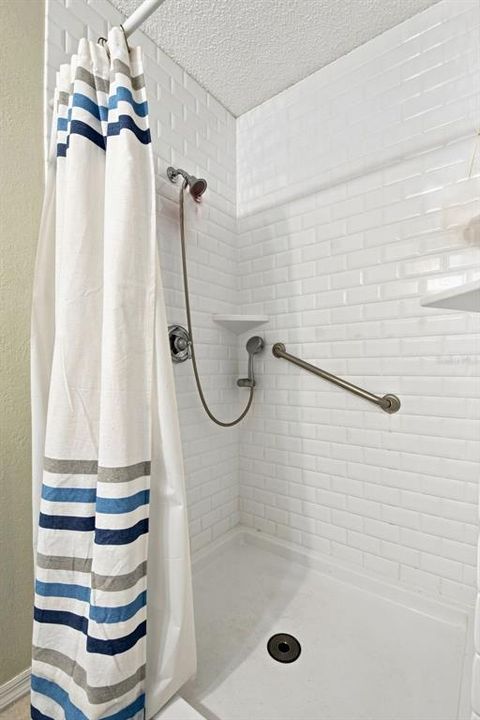 For Sale: $299,999 (3 beds, 2 baths, 1392 Square Feet)