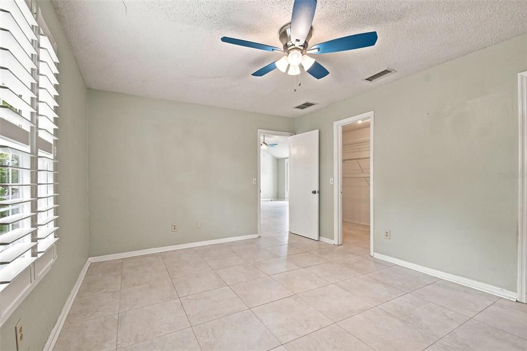 For Sale: $299,999 (3 beds, 2 baths, 1392 Square Feet)