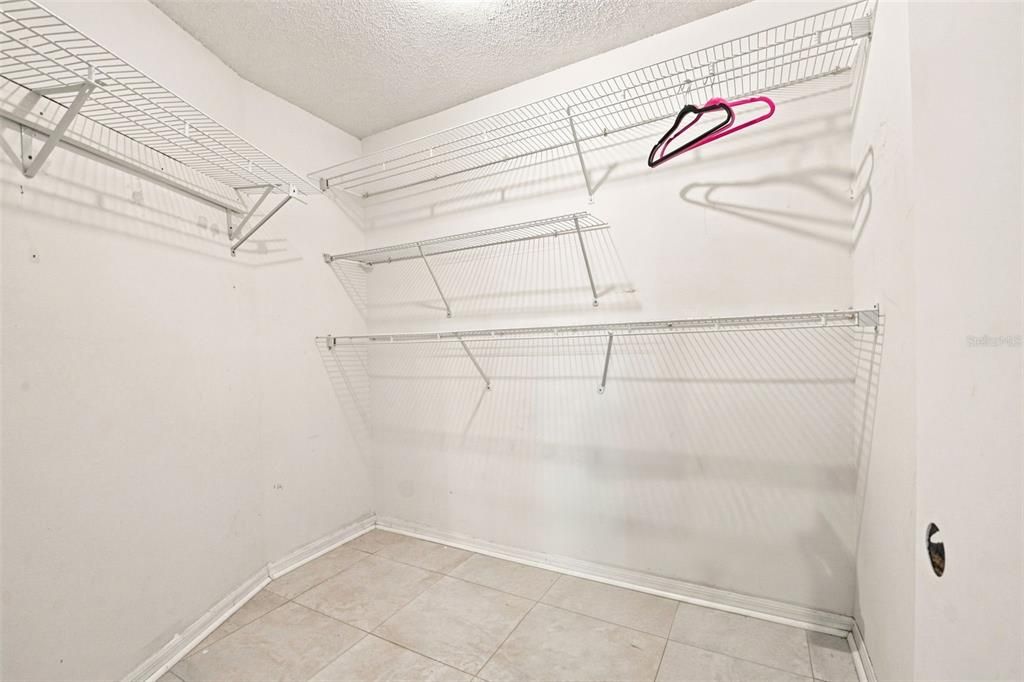For Sale: $299,999 (3 beds, 2 baths, 1392 Square Feet)