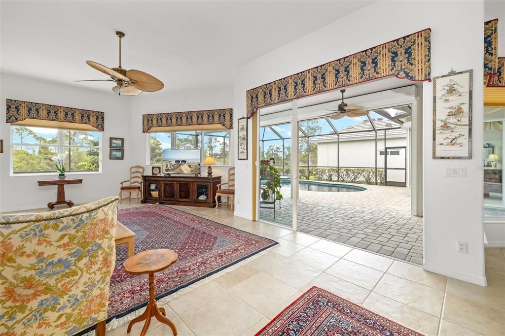 Activo con contrato: $950,000 (4 camas, 3 baños, 2921 Pies cuadrados)