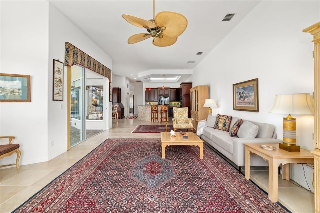 Activo con contrato: $950,000 (4 camas, 3 baños, 2921 Pies cuadrados)