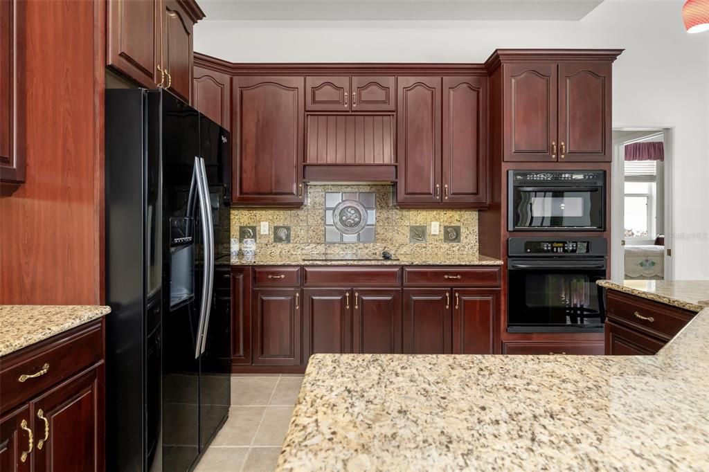 Activo con contrato: $950,000 (4 camas, 3 baños, 2921 Pies cuadrados)