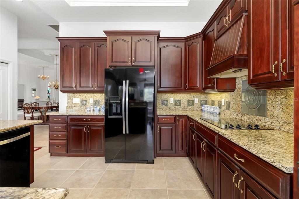 Activo con contrato: $950,000 (4 camas, 3 baños, 2921 Pies cuadrados)
