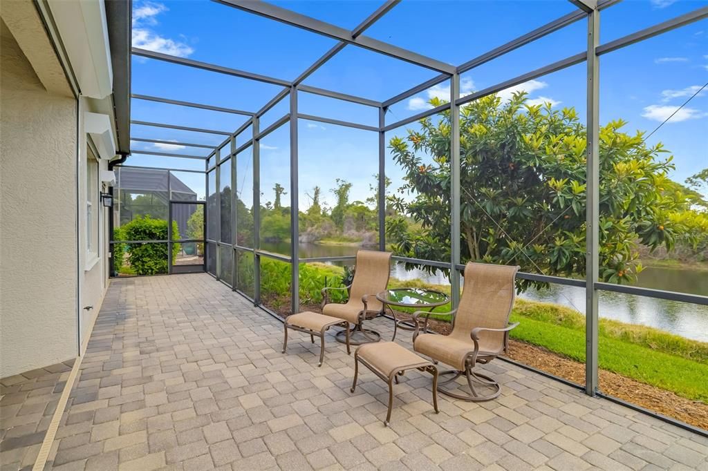 Activo con contrato: $950,000 (4 camas, 3 baños, 2921 Pies cuadrados)