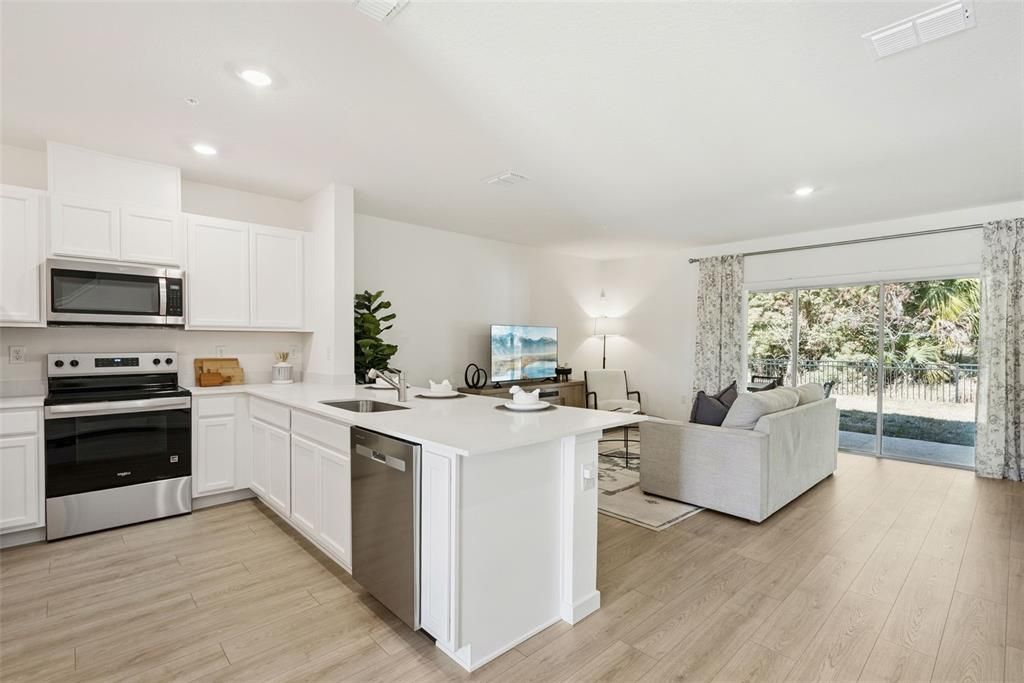 Activo con contrato: $344,990 (3 camas, 2 baños, 1530 Pies cuadrados)