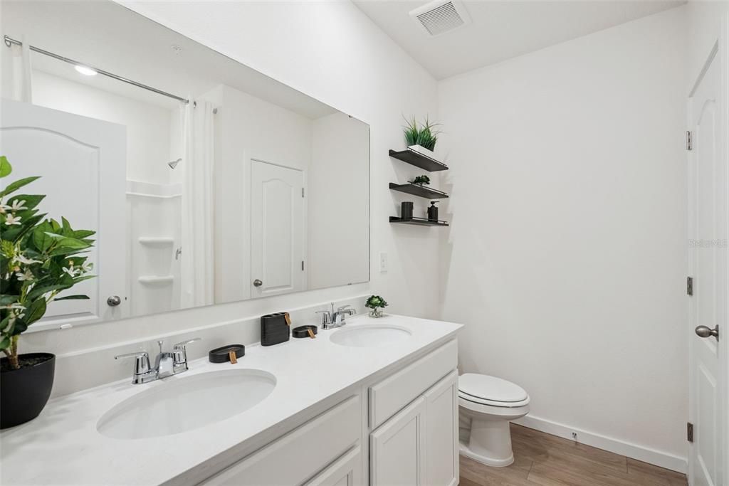 Activo con contrato: $344,990 (3 camas, 2 baños, 1530 Pies cuadrados)