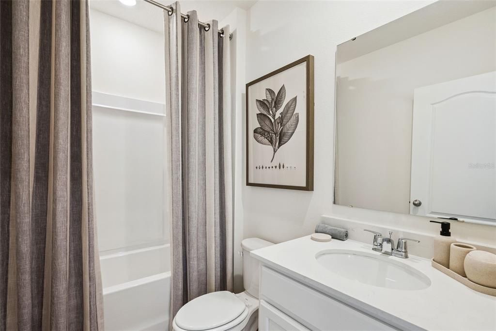 Activo con contrato: $344,990 (3 camas, 2 baños, 1530 Pies cuadrados)