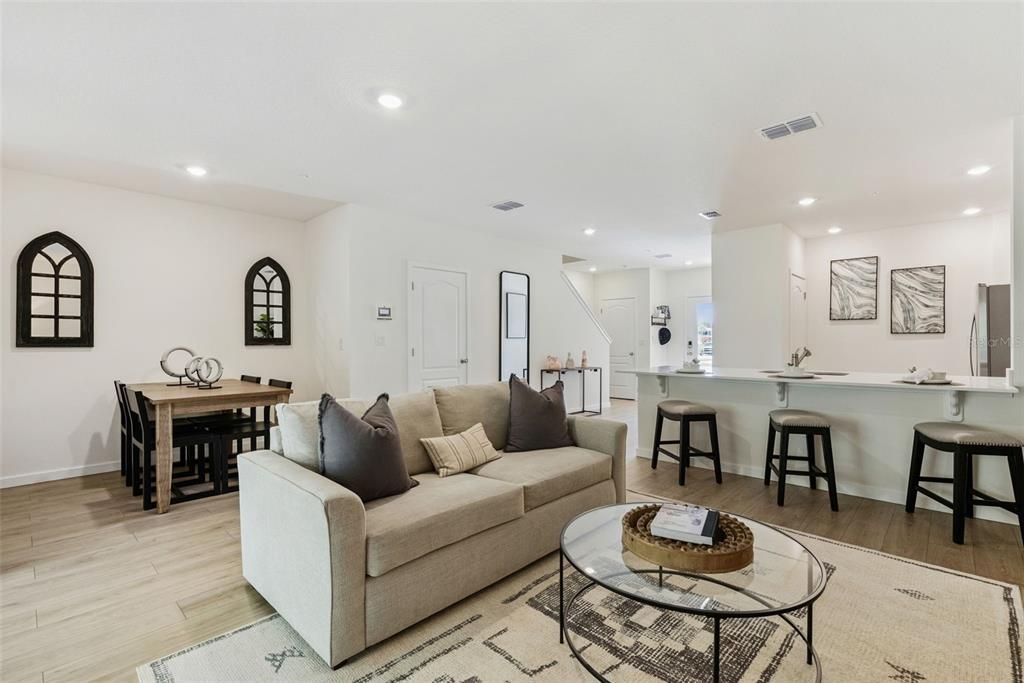 Activo con contrato: $344,990 (3 camas, 2 baños, 1530 Pies cuadrados)